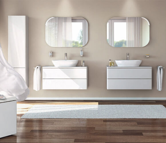 Ideal Standard Badkamer met twee opbouw wastafels