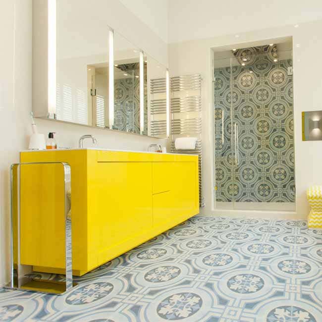 Moderne badkamer geinspireerd op jaren 70